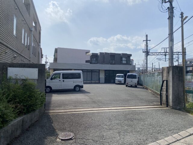 吹田市泉町事務所・倉庫（駐車場約10台）